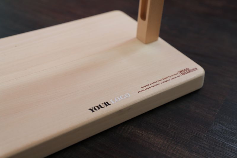 Branding su espositori in legno